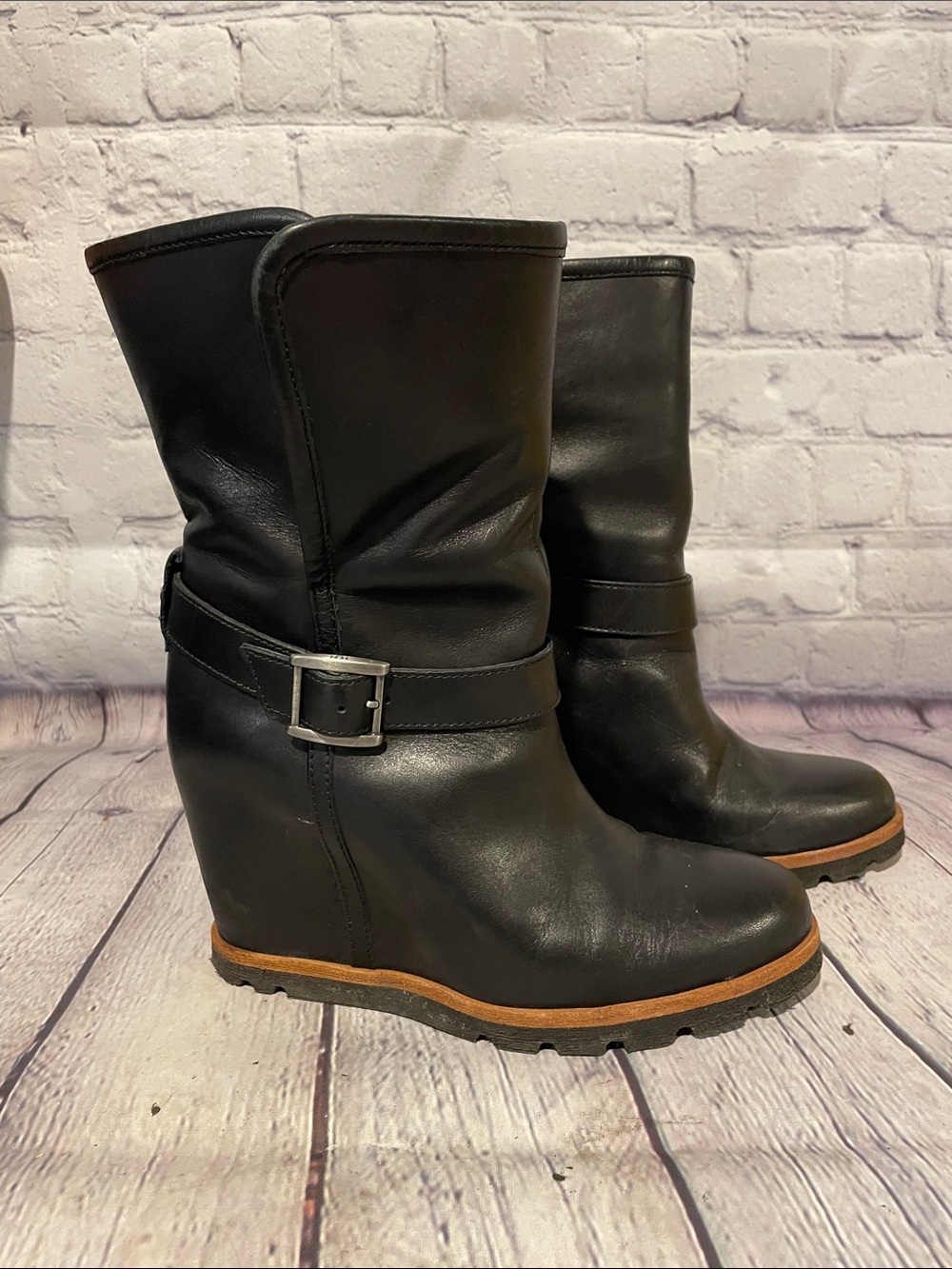 UGG Black Leather Wedge Ankle Boots with Buckle Detail Sz 6